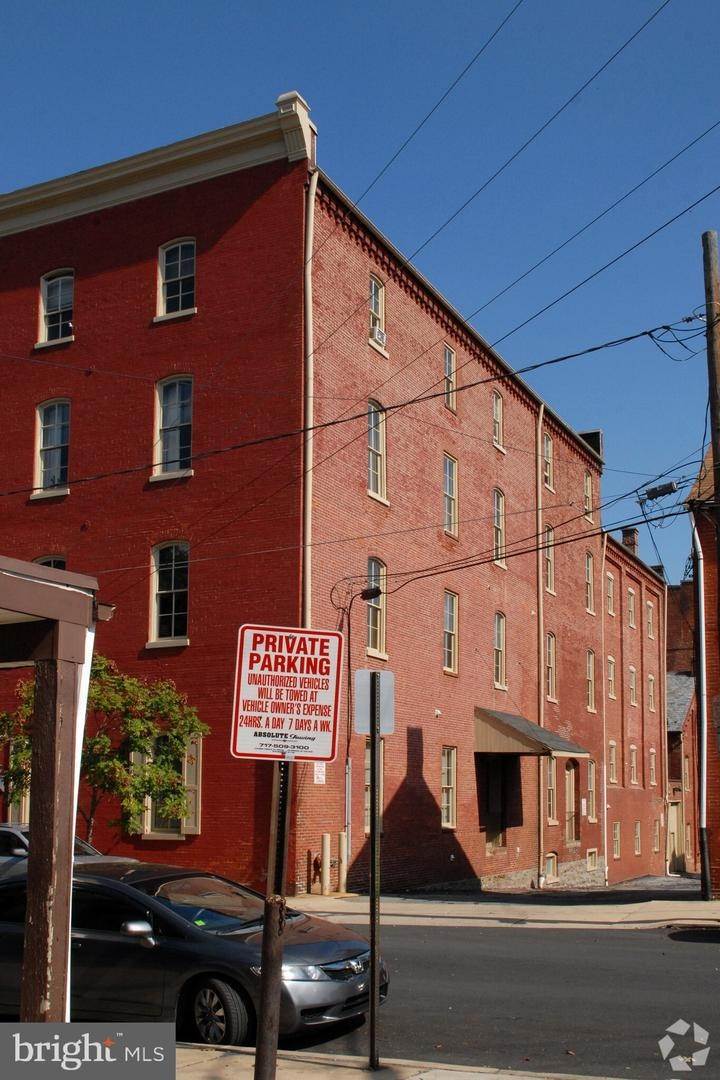 3. Commercial for Sale at 3 TOBACCO Avenue Lancaster, Pennsylvania 17602 United States