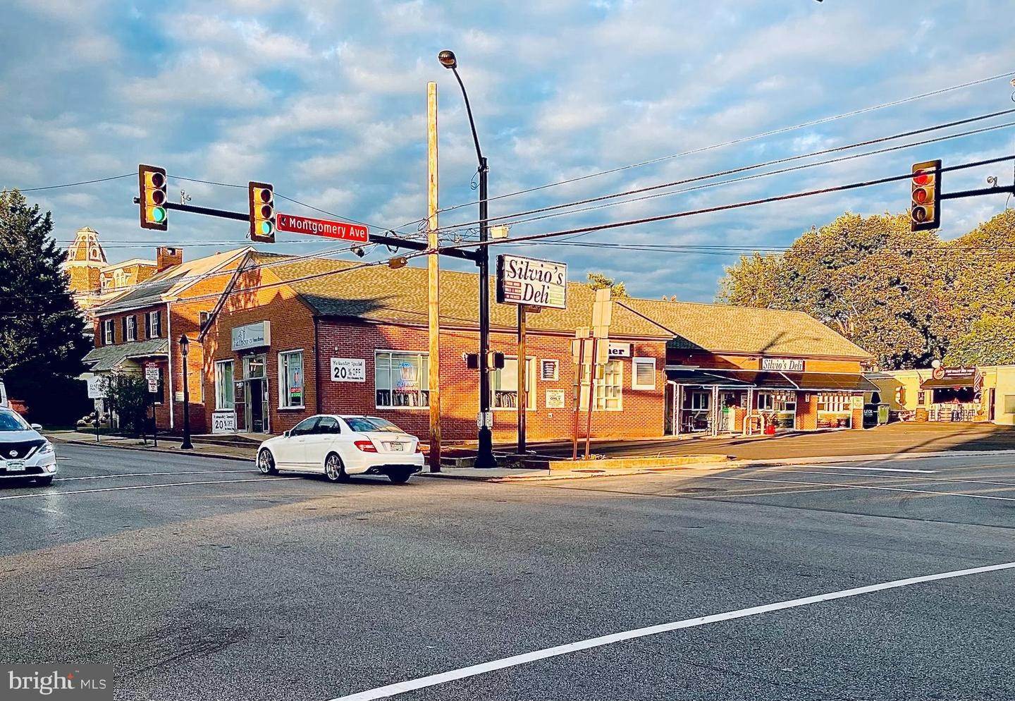 Commercial for Sale at 100 N YORK Road Hatboro, Pennsylvania 19040 United States