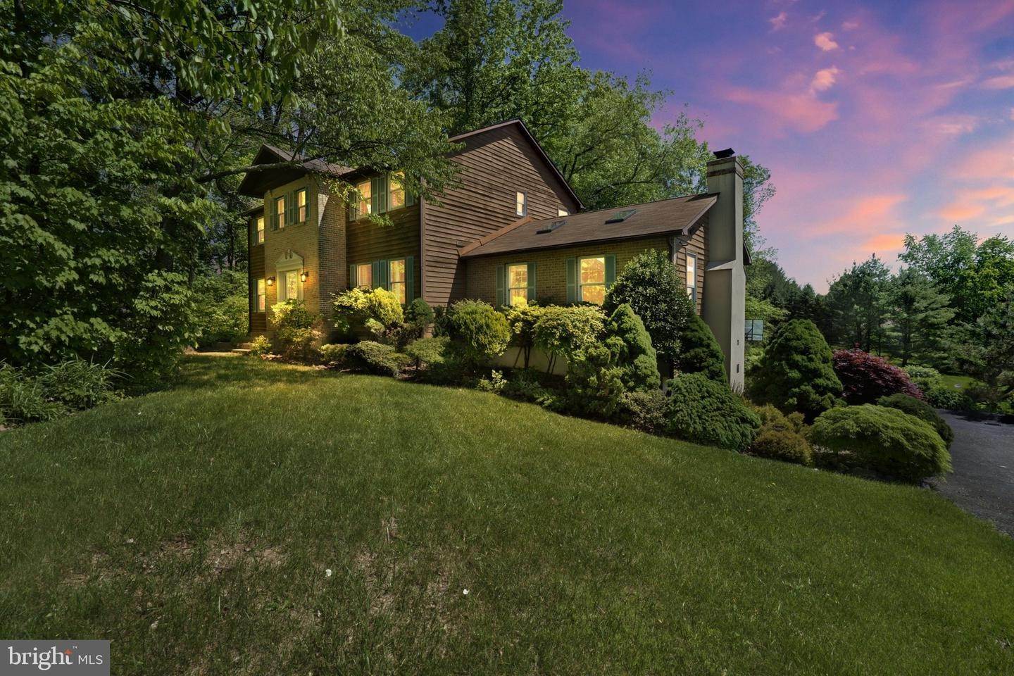 住宅 為 出售 在 8625 HENSINGERSVILLE Road Macungie, 賓夕法尼亞州 18062 美國