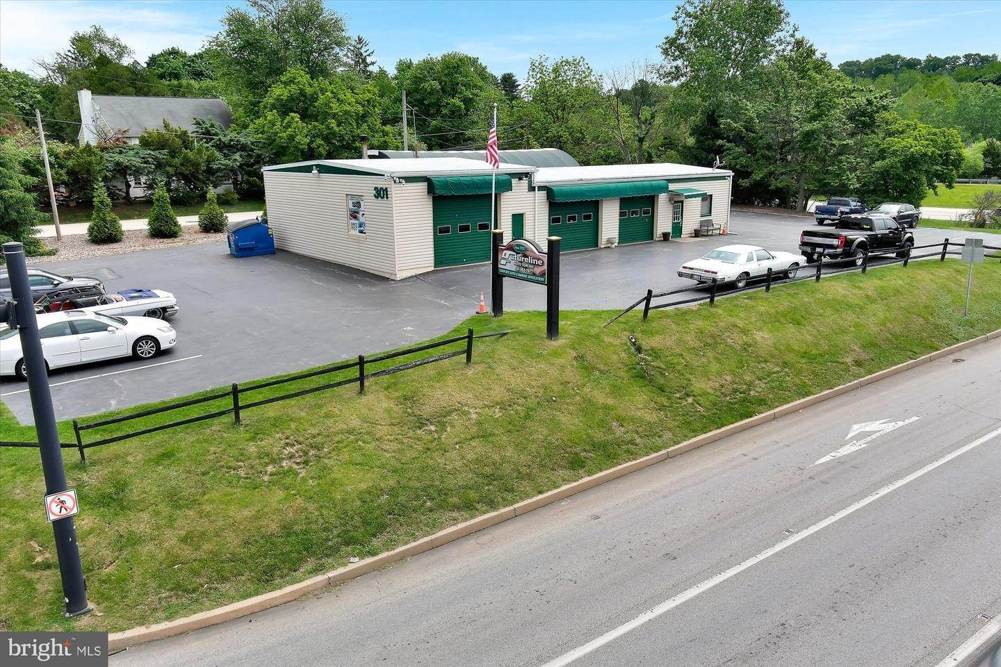 Commercial for Sale at 301 S POTTSTOWN PIKE Exton, Pennsylvania 19341 United States