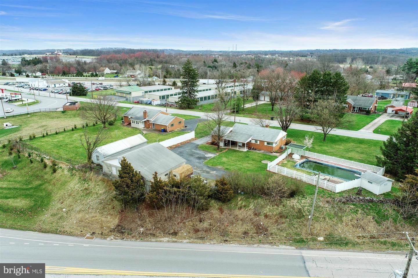 18. Commercial for Sale at 10 CLOVERLEAF Road York, Pennsylvania 17406 United States