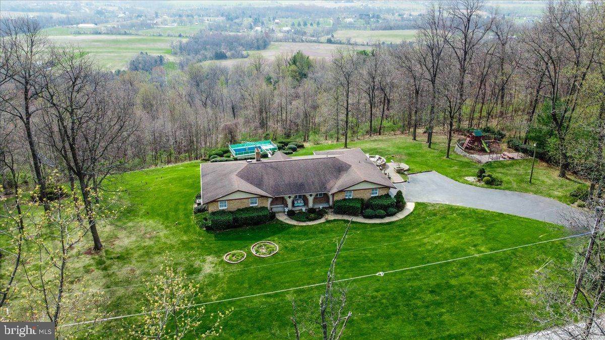 20. Residential for Sale at 2750 SKY TOP Trail Dover, Pennsylvania 17315 United States