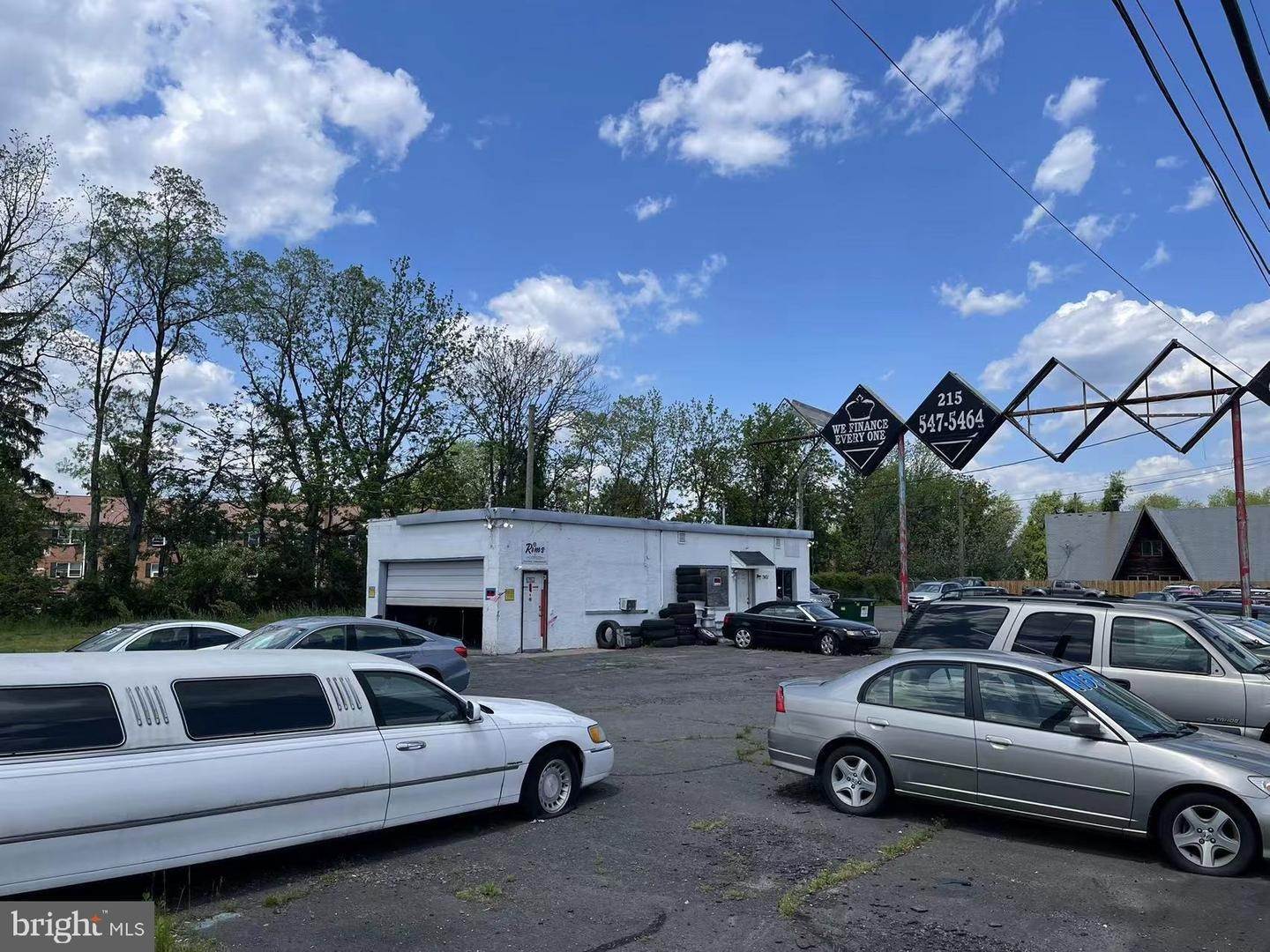 Commercial for Sale at 7401 BRISTOL PIKE Levittown, Pennsylvania 19057 United States