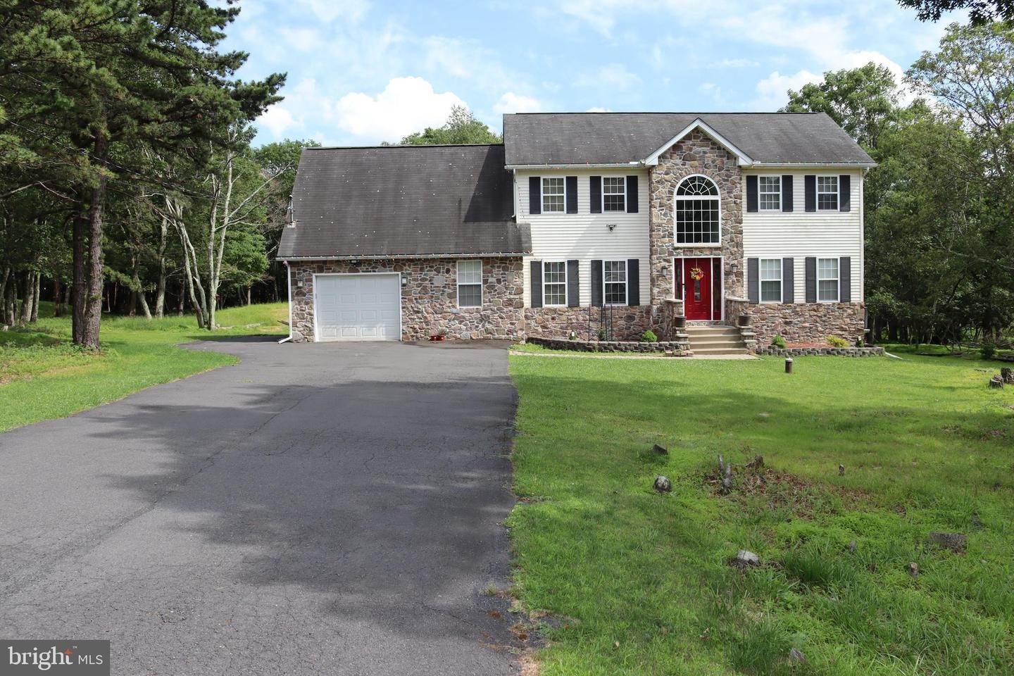 住宅 为 销售 在 114 LAMSDEN Drive Albrightsville, 宾夕法尼亚州 18210 美国