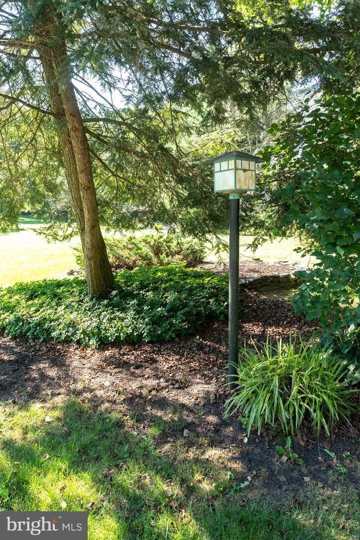 5. Residential for Sale at 40 WALDEN Road Lebanon, Pennsylvania 17042 United States