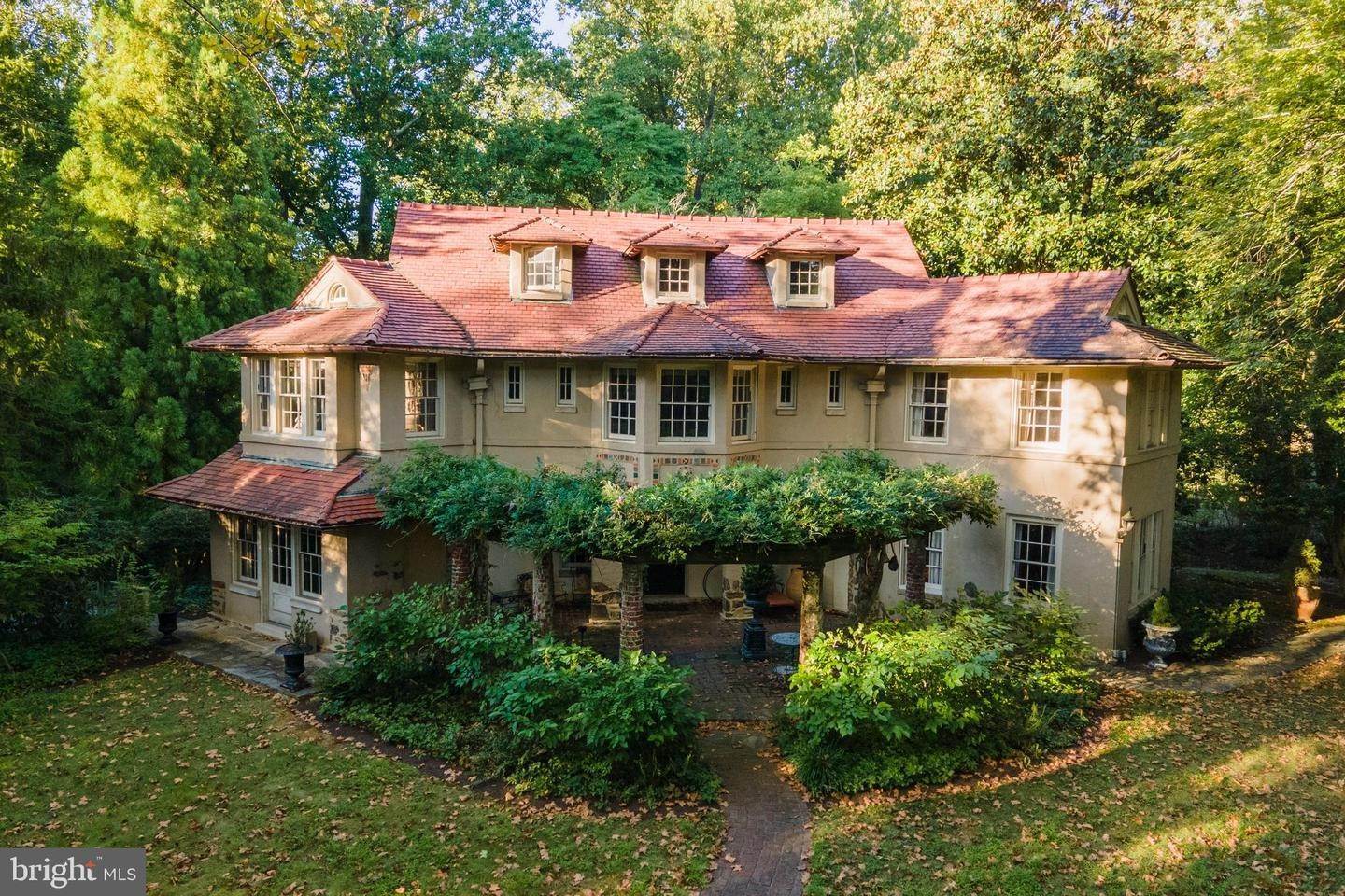 住宅 为 销售 在 1 PORTER Lane Rose Valley, 宾夕法尼亚州 19086 美国