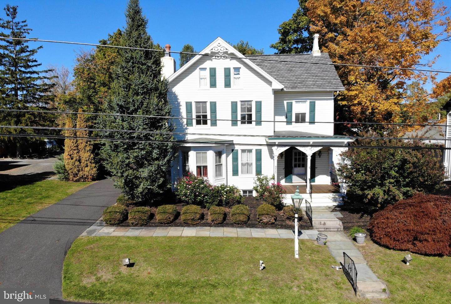 住宅 為 出售 在 5820 LOWER YORK Road Lahaska, 賓夕法尼亞州 18931 美國