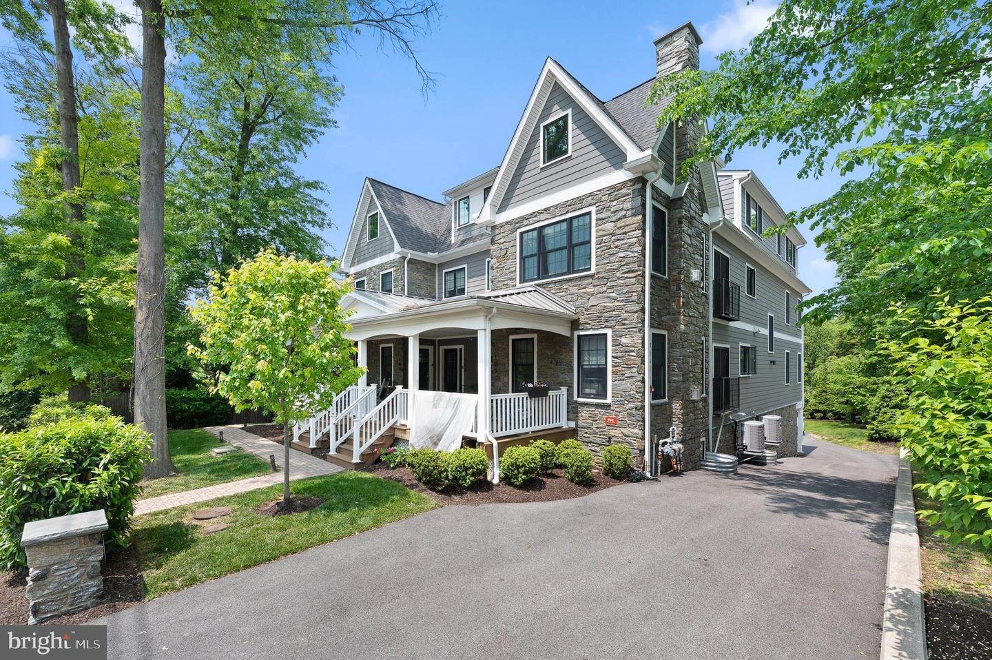 住宅 为 销售 在 107 W MONTGOMERY Avenue Ardmore, 宾夕法尼亚州 19003 美国