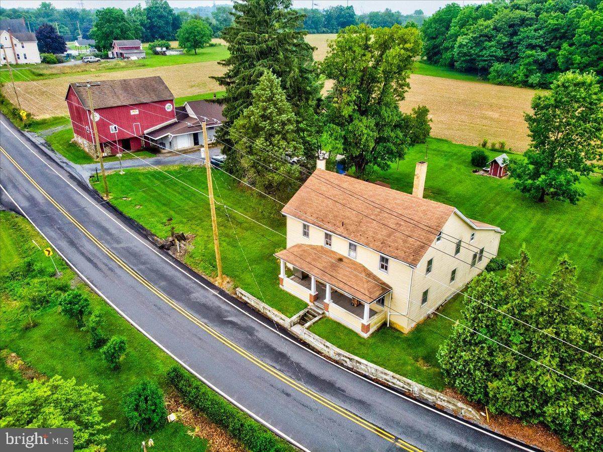 Residencial por un Venta en 1097 BLUE MOUNTAIN Drive Danielsville, Pennsylvania 18038 Estados Unidos