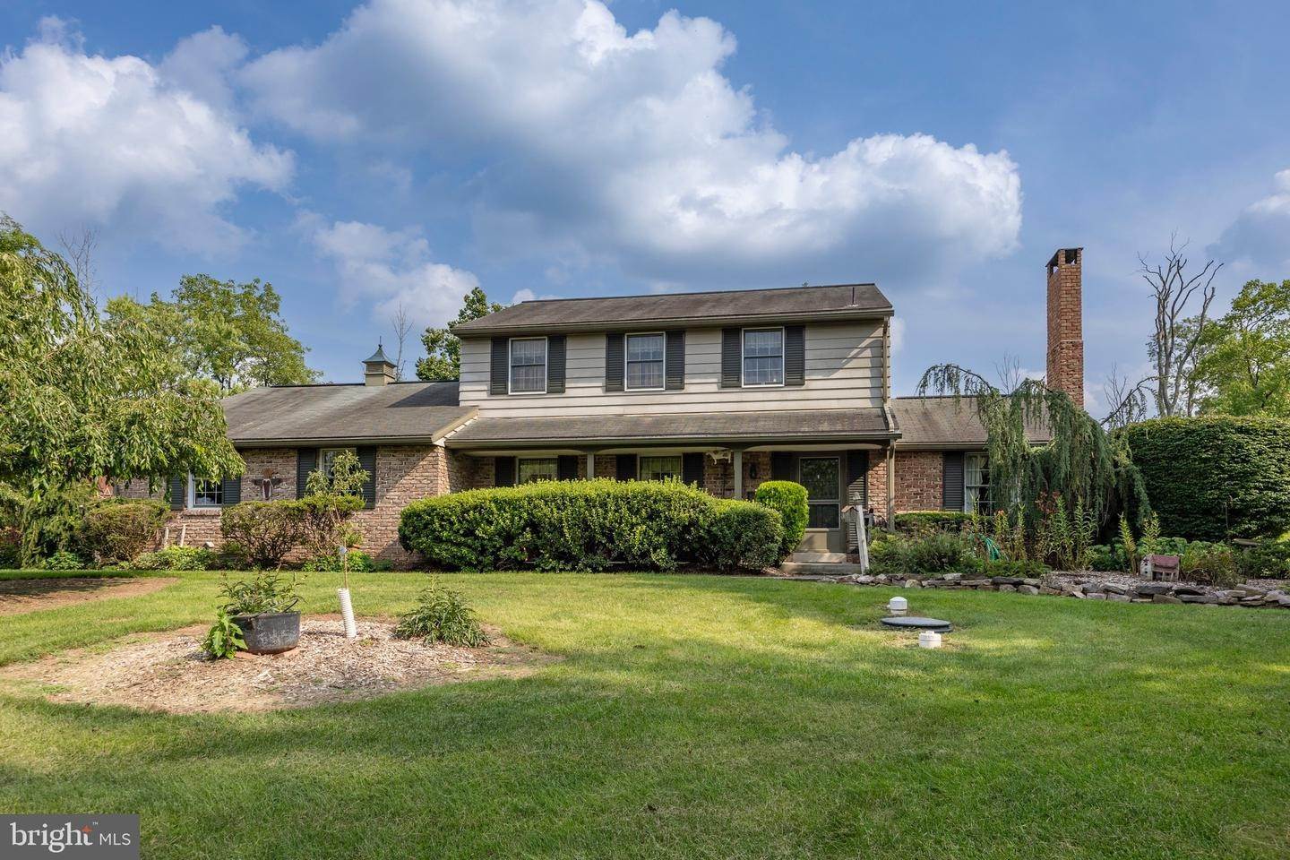 住宅 為 出售 在 187 AMITY PARK Road Douglassville, 賓夕法尼亞州 19518 美國