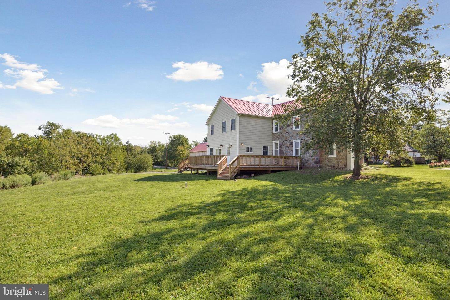 住宅 为 销售 在 334 COLEBROOKDALE Road Boyertown, 宾夕法尼亚州 19512 美国
