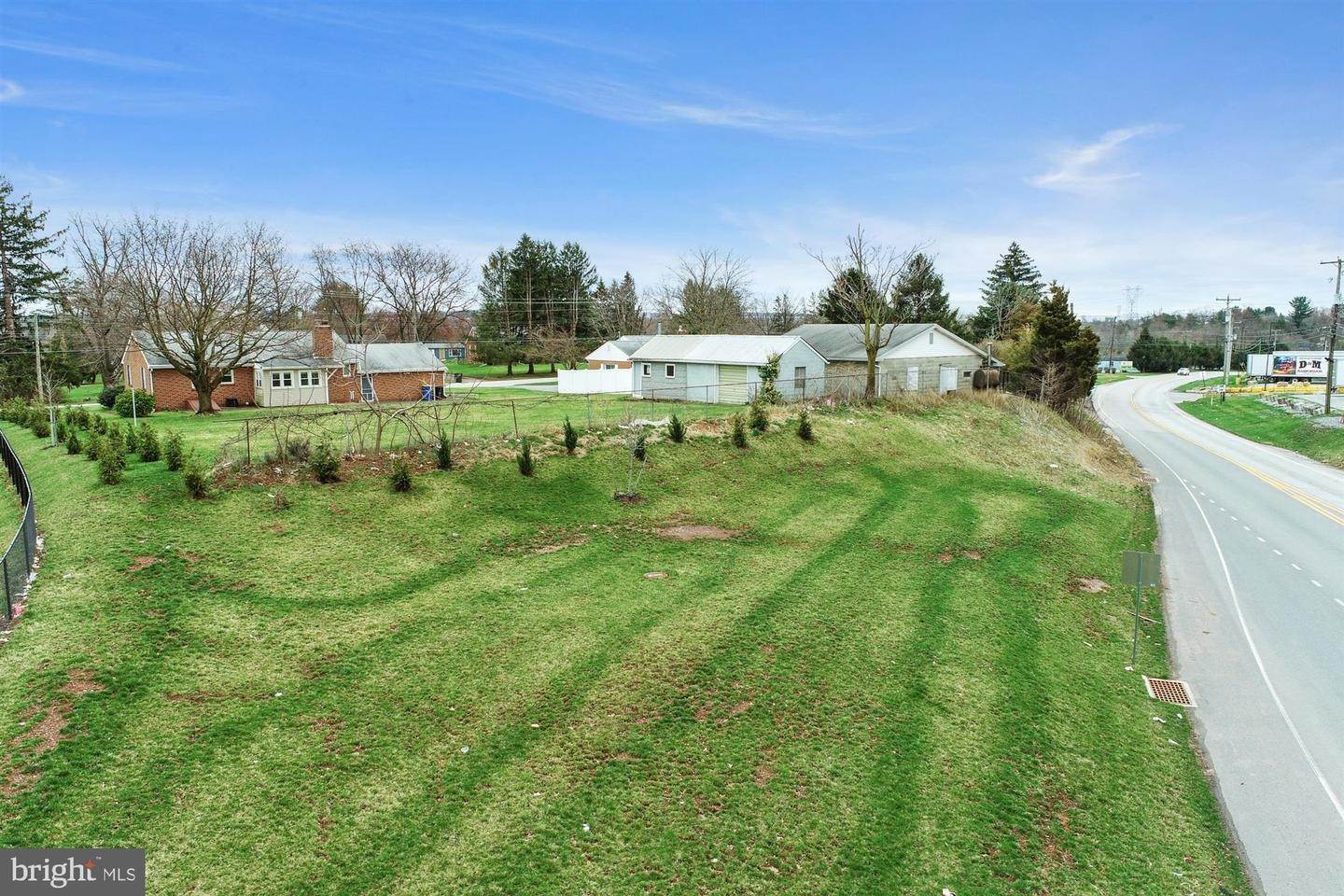 17. Commercial for Sale at 10 CLOVERLEAF Road York, Pennsylvania 17406 United States
