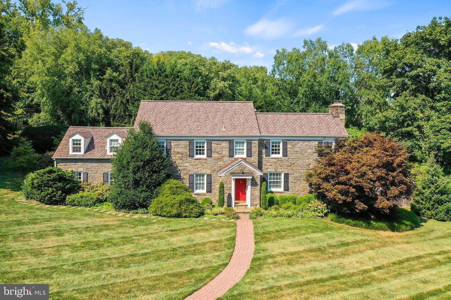 住宅 为 销售 在 247 CHESWOLD Lane 哈弗福德, 宾夕法尼亚州 19041 美国