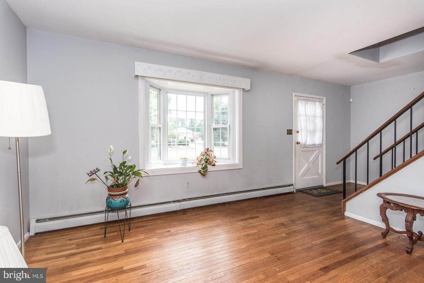 7. Residential for Sale at 754 E HAVERFORD Road Bryn Mawr, Pennsylvania 19010 United States