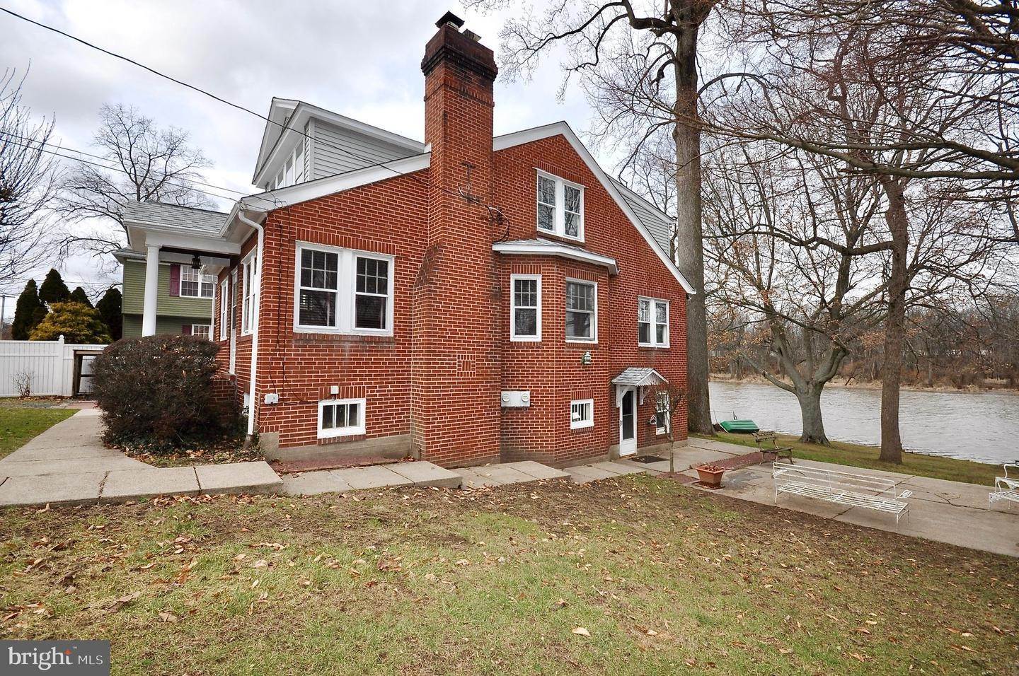 11. 住宅 为 销售 在 611-615 NESHAMINY Road Croydon, 宾夕法尼亚州 19021 美国
