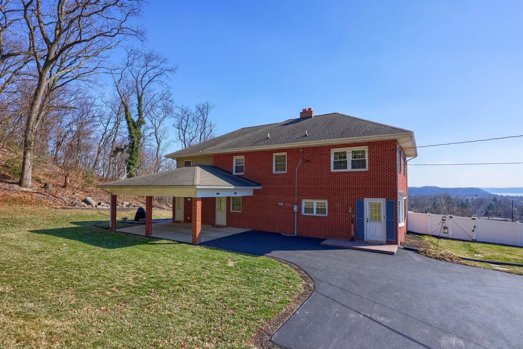 13. Single Family Homes for Sale at 457 Kinderhook Road Columbia, Pennsylvania 17512 United States